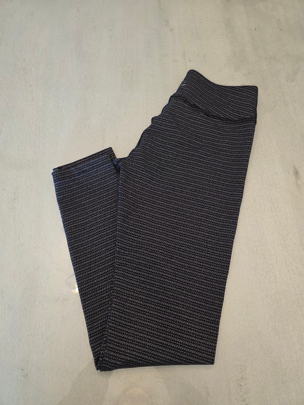 Beyond Yoga Women's Black White Striped Textured Leggings SZ Medium Athleisure